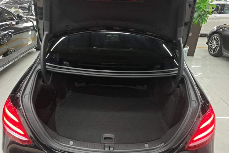 Used Mercedes-Benz E-Class 2020 E 260 L Trunk