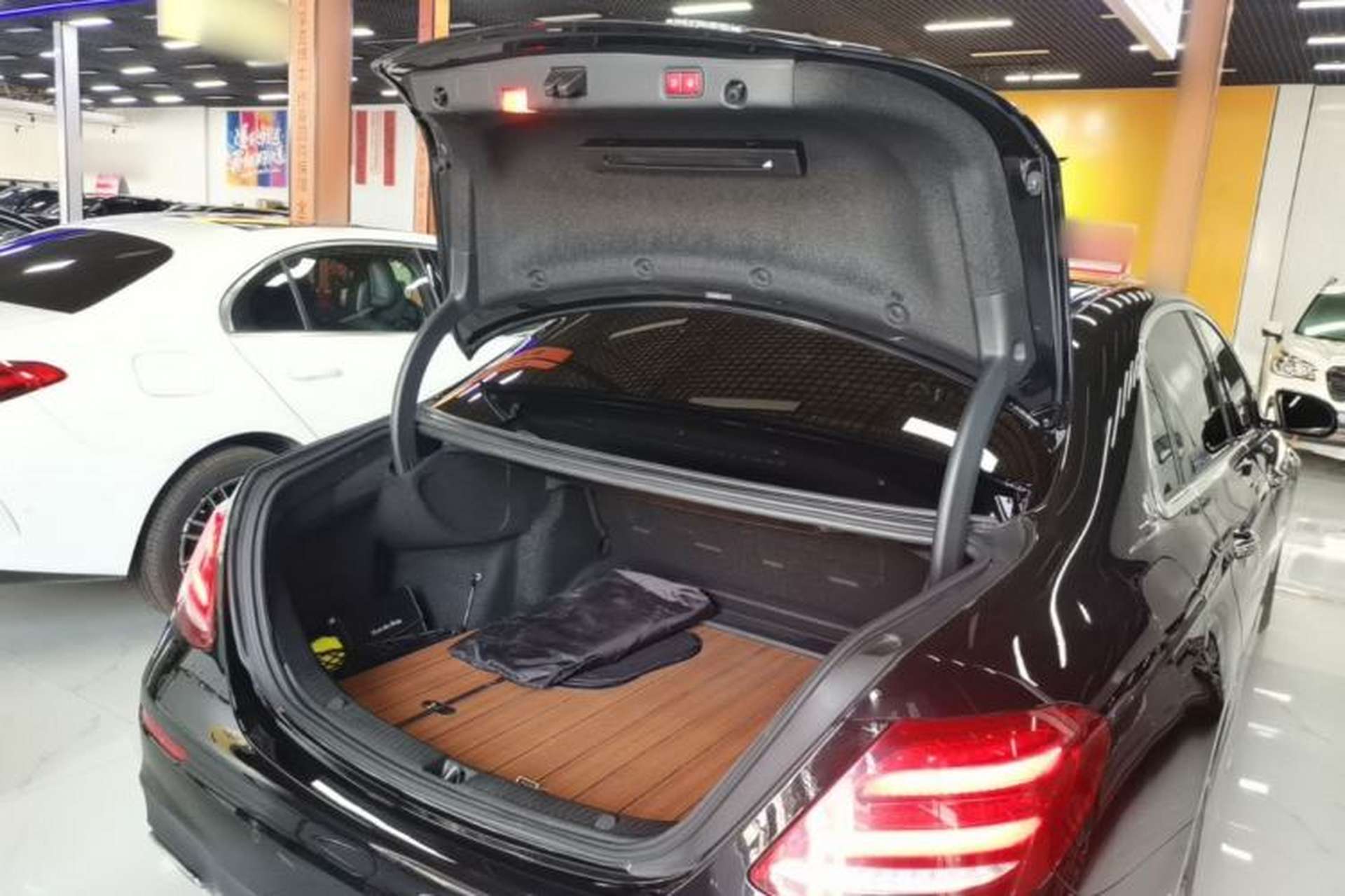 Used Mercedes-Benz E-Class 2020 E 300 L Sport Luxury Edition Trunk