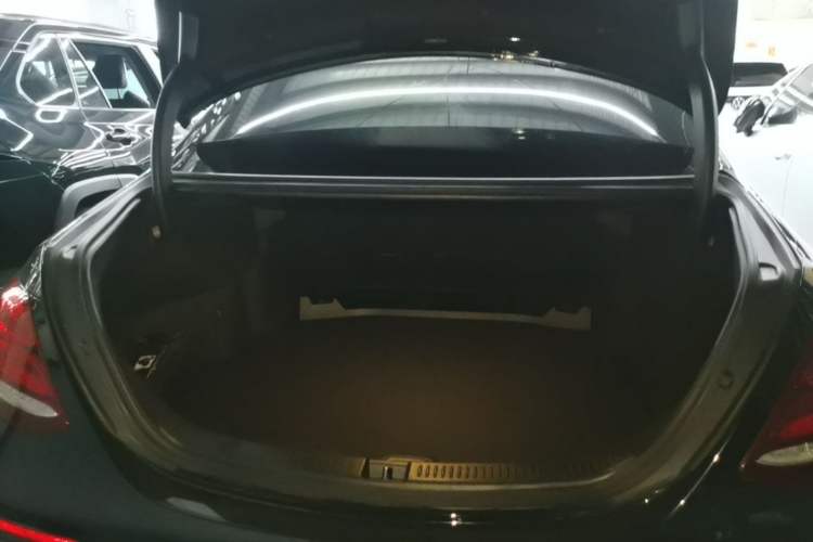 Used Mercedes-Benz E-Class 2020 Restyled E 300 L Sporty and Stylish Edition Trunk