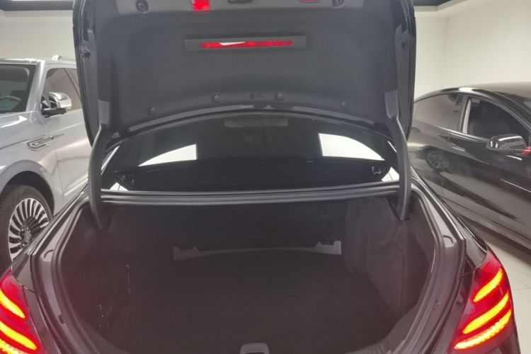 Used Mercedes-Benz E-Class 2020 Restyled E 300 L Exclusive Edition Trunk