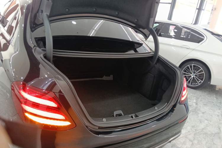 Used Mercedes-Benz E-Class 2020 E 260 L Trunk