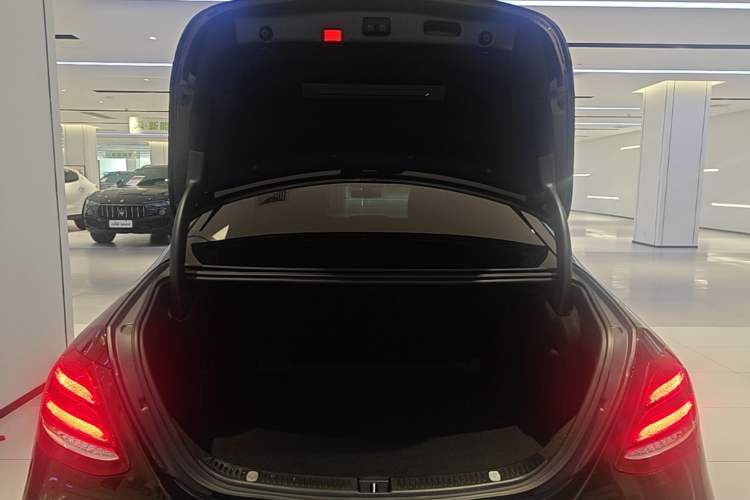 Used Mercedes-Benz E-Class 2020 Facelift E 260 L Sport Edition Trunk