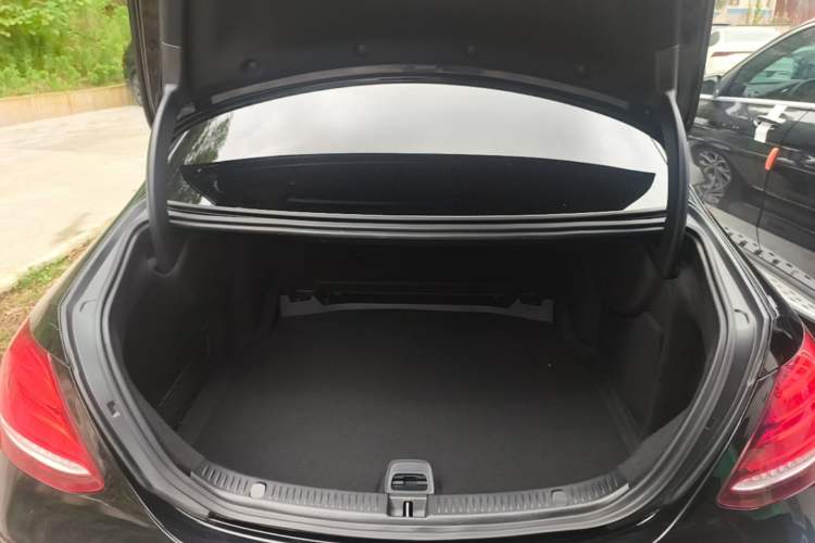 Used Mercedes-Benz E-Class 2020 Restyled E 300 L Sporty and Stylish Edition Trunk