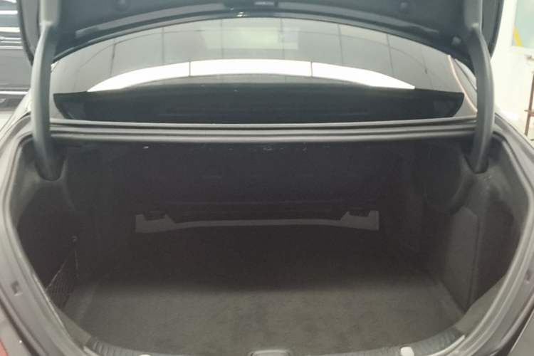 Used Mercedes-Benz E-Class 2020 Restyled E 300 L Exclusive Edition Trunk