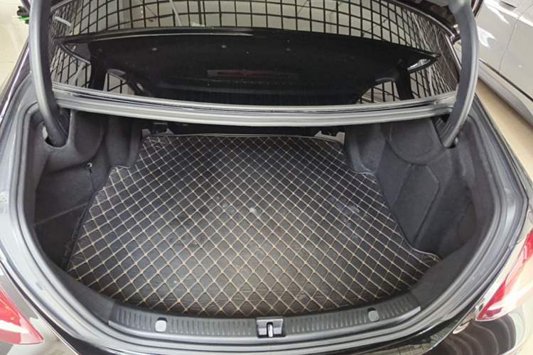 Used Mercedes-Benz E-Class 2020 Restyled E 300 L Sporty and Stylish Edition Trunk