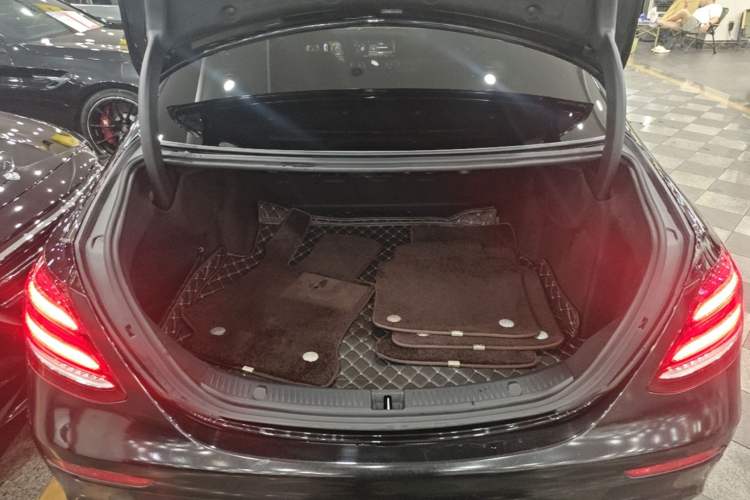Used Mercedes-Benz E-Class 2020 Restyled E 300 L Sporty and Stylish Edition Trunk