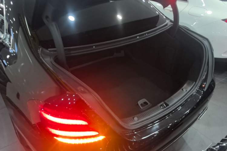 Used Mercedes-Benz E-Class 2020 E 260 L Trunk