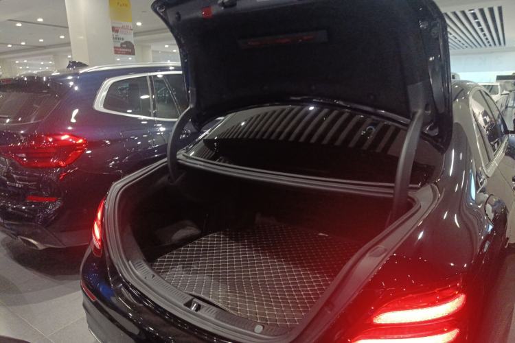 Used Mercedes-Benz E-Class 2020 Restyled E 300 L Sporty and Stylish Edition Trunk