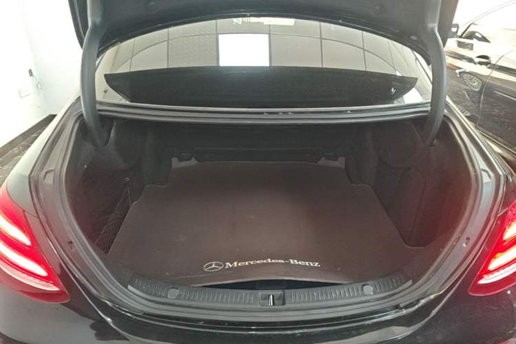 Used Mercedes-Benz E-Class 2020 Restyled E 300 L Exclusive Edition Trunk