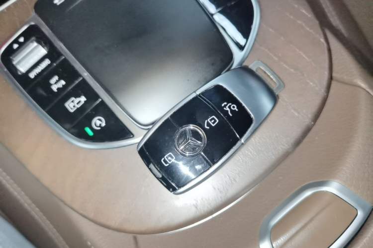Used Mercedes-Benz E-Class 2020 Facelift E 300 L Stylish Edition Vehicle Key