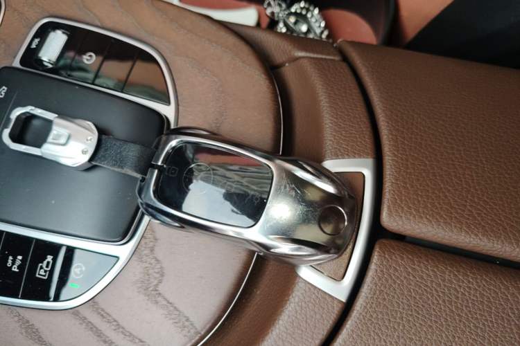 Used Mercedes-Benz E-Class 2020 Facelift E 300 L Stylish Edition Vehicle Key
