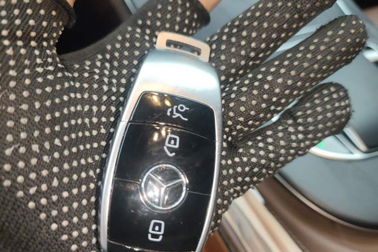 Used Mercedes-Benz E-Class 2020 Restyled E 300 L Sporty and Stylish Edition Vehicle Key