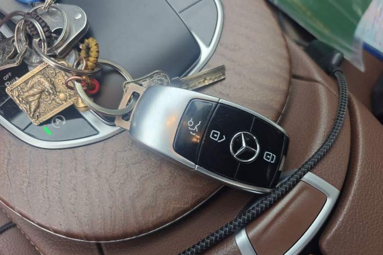 Used Mercedes-Benz E-Class 2020 Facelift E 300 L Stylish Edition Vehicle Key