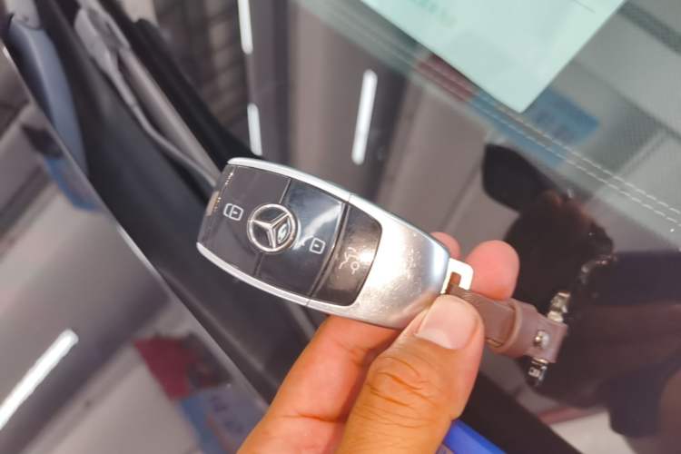 Used Mercedes-Benz E-Class 2020 Facelift E 300 L Stylish Edition Vehicle Key
