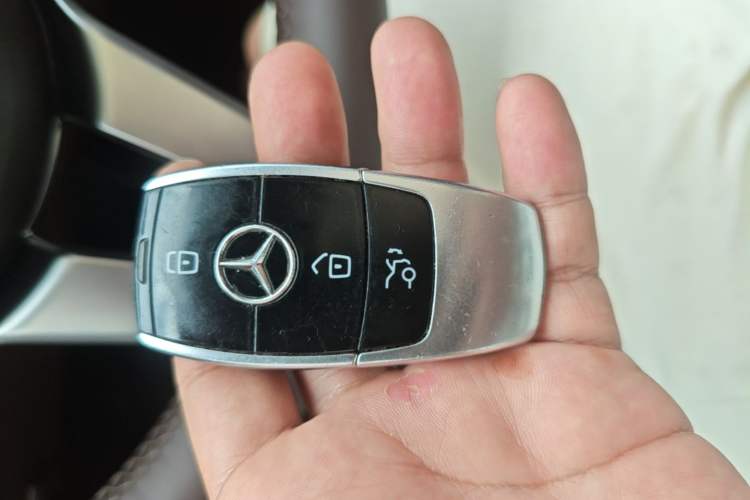 Used Mercedes-Benz E-Class 2020 Facelift E 300 L Stylish Edition Vehicle Key