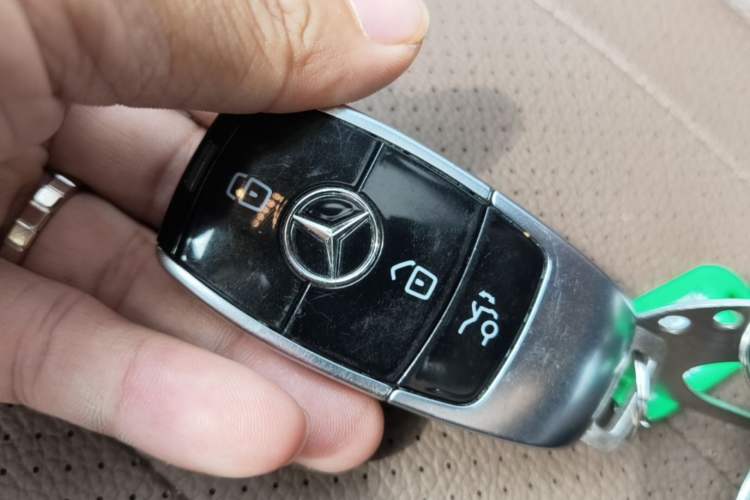 Used Mercedes-Benz E-Class 2020 Facelift E 300 L Stylish Edition Vehicle Key