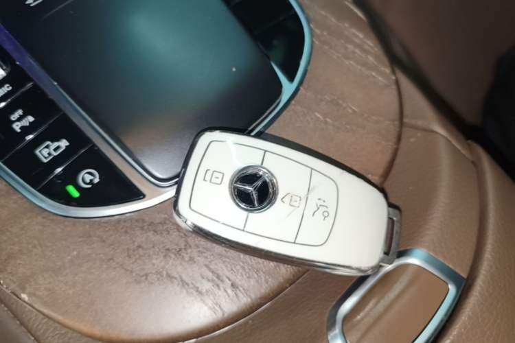 Used Mercedes-Benz E-Class 2020 Facelift E 300 L Stylish Edition Vehicle Key