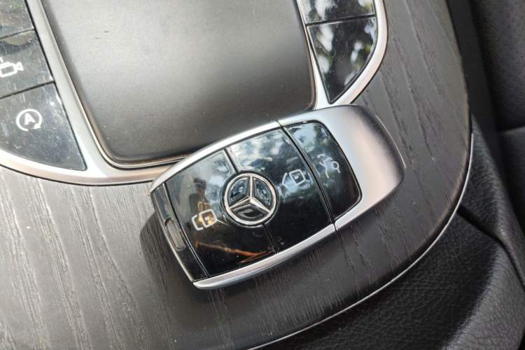 Used Mercedes-Benz E-Class 2020 Restyled E 300 L Sporty and Stylish Edition Vehicle Key