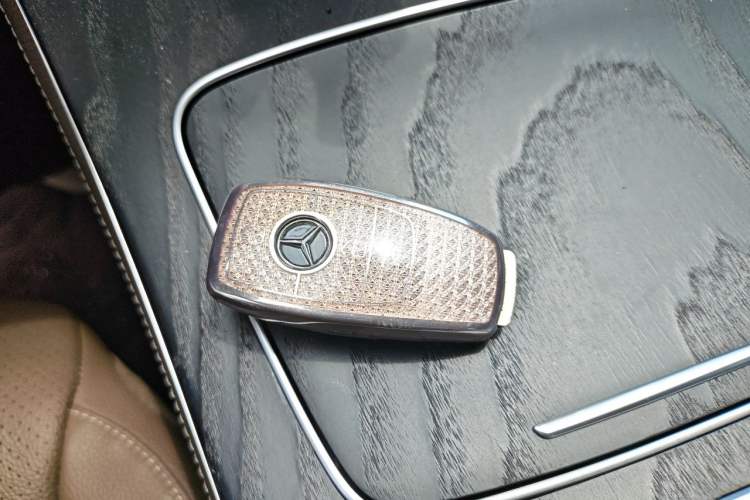 Used Mercedes-Benz E-Class 2020 Restyled E 300 L Sporty and Stylish Edition Vehicle Key