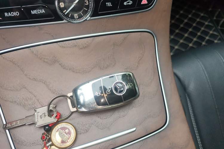 Used Mercedes-Benz E-Class 2020 Facelift E 300 L Stylish Edition Vehicle Key