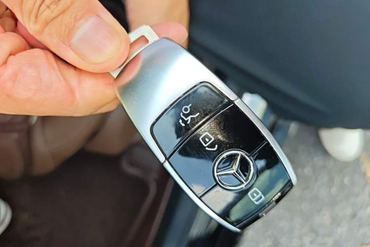 Used Mercedes-Benz E-Class 2020 Restyled E 300 L Sporty and Stylish Edition Vehicle Key