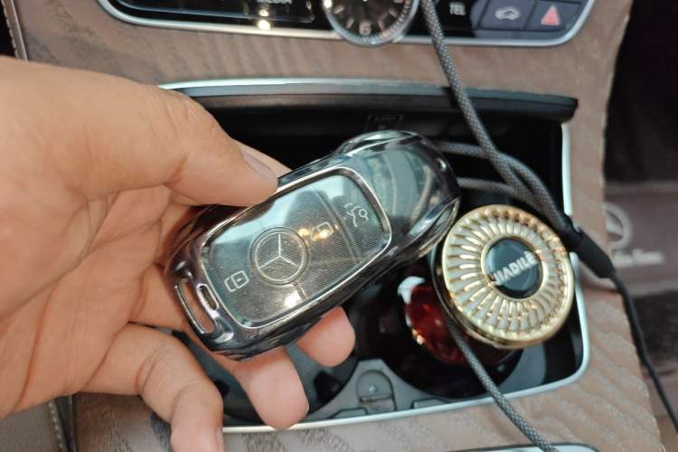 Used Mercedes-Benz E-Class 2020 Facelift E 300 L Stylish Edition Vehicle Key
