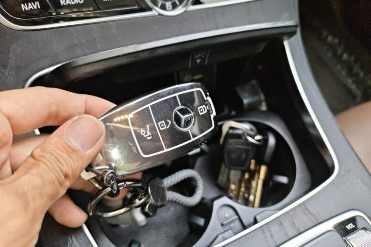Used Mercedes-Benz E-Class 2020 Restyled E 300 L Sporty and Stylish Edition Vehicle Key