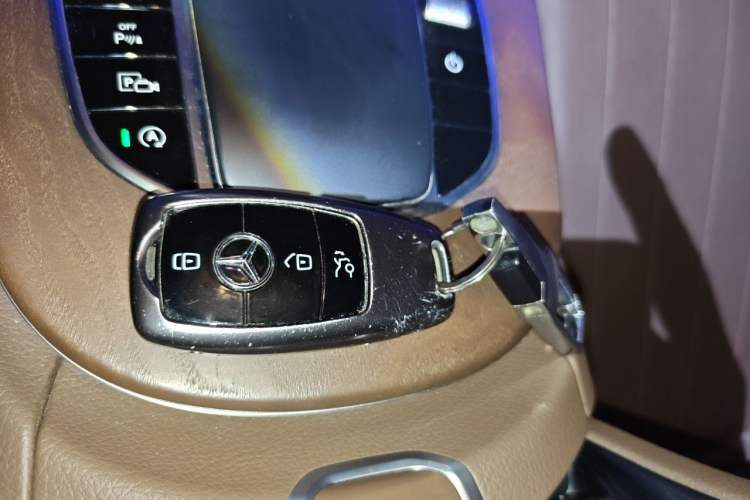 Used Mercedes-Benz E-Class 2020 Facelift E 300 L Stylish Edition Vehicle Key