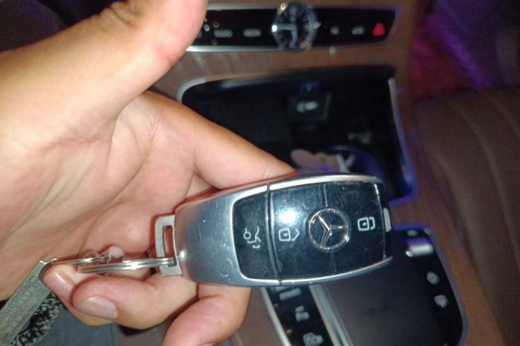 Used Mercedes-Benz E-Class 2020 Restyled E 300 L Exclusive Edition Vehicle Key