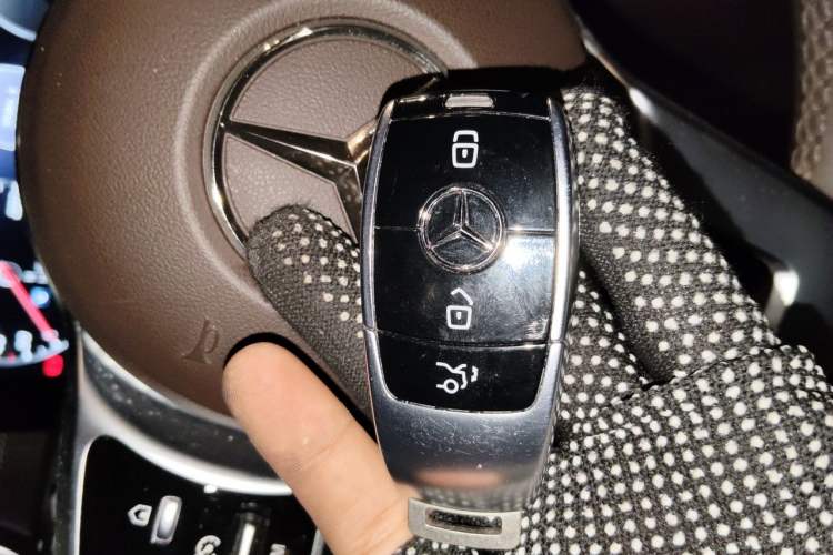 Used Mercedes-Benz E-Class 2020 Facelift E 300 L Stylish Edition Vehicle Key