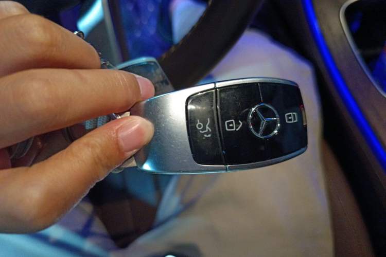 Used Mercedes-Benz E-Class 2020 Restyled E 300 L Exclusive Edition Vehicle Key