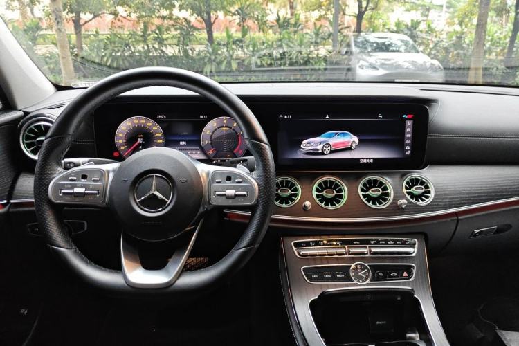 Used Mercedes-Benz E-Class 2020 E 300 L Sport Luxury Edition Center Console