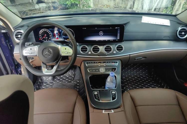 Used Mercedes-Benz E-Class 2020 Restyled E 300 L Sport Exclusive Edition Center Console