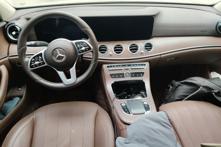 Used Mercedes-Benz E-Class 2020 Facelift E 300 L Stylish Edition Center Console