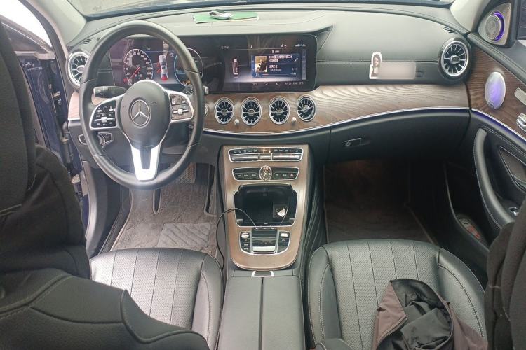 Used Mercedes-Benz E-Class 2020 Facelift E 300 L Stylish Edition Center Console