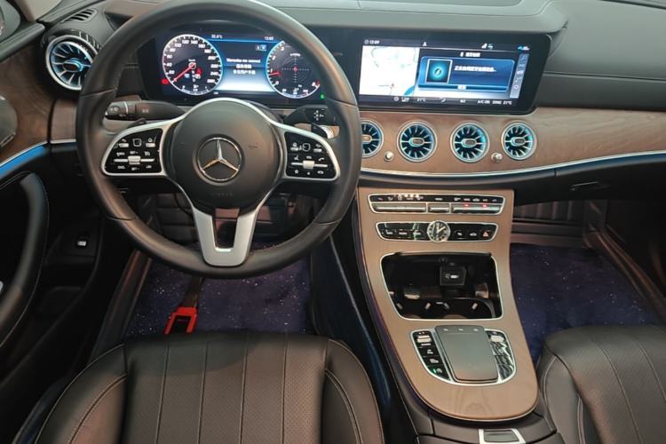 Used Mercedes-Benz E-Class 2020 Facelift E 300 L Stylish Edition Center Console