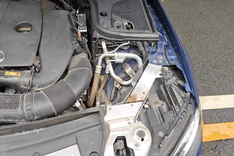 Used Mercedes-Benz E-Class 2020 E 300 L Sport Luxury Edition Engine Bay Left
