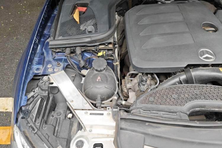 Used Mercedes-Benz E-Class 2020 E 300 L Sport Luxury Edition Engine Bay Right