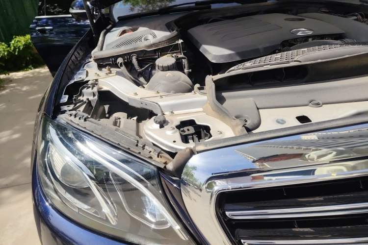 Used Mercedes-Benz E-Class 2020 E 300 L Stylish Model Engine Bay Right
