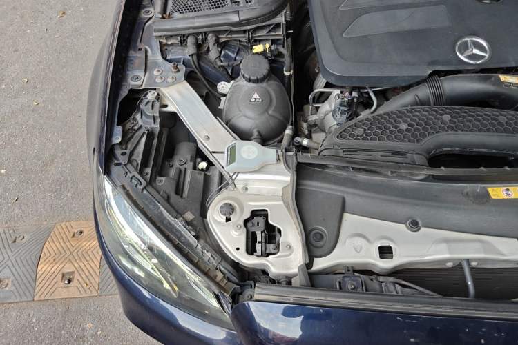 Used Mercedes-Benz E-Class 2020 Restyled E 300 L Sporty and Stylish Edition Engine Bay Right