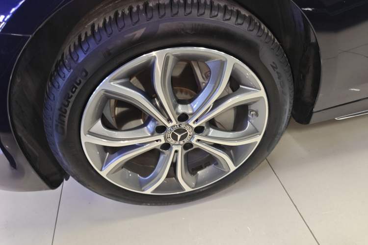 Used Mercedes-Benz E-Class 2020 E 300 L Sporty and Stylish Model Exterior 4
