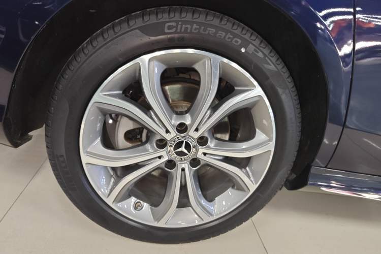 Used Mercedes-Benz E-Class 2020 E 300 L Sporty and Stylish Model Exterior 5
