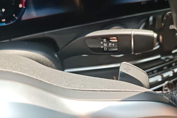 Used Mercedes-Benz E-Class 2020 Restyled E 300 L Sporty and Stylish Edition Gear Lever