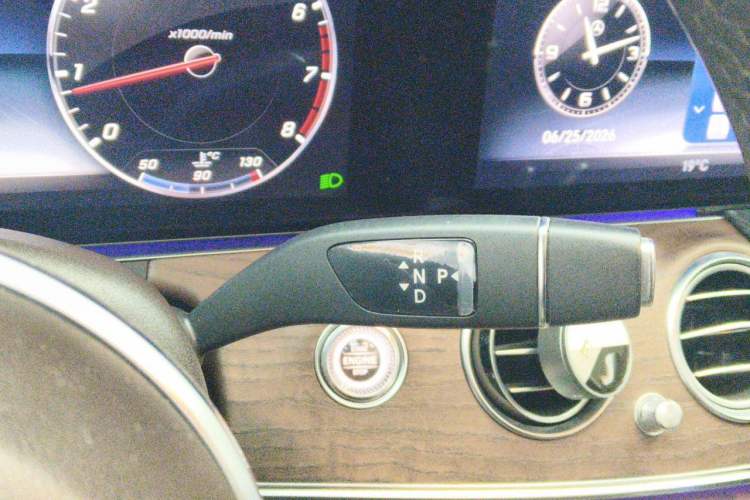 Used Mercedes-Benz E-Class 2020 Restyled E 300 L Exclusive Edition Gear Lever