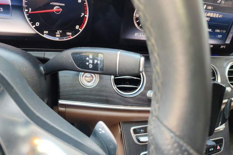 Used Mercedes-Benz E-Class 2020 Restyled E 300 L Sporty and Stylish Edition Gear Lever