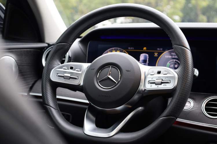 Used Mercedes-Benz E-Class 2020 Restyled E 300 L Sporty and Stylish Edition Interior 5