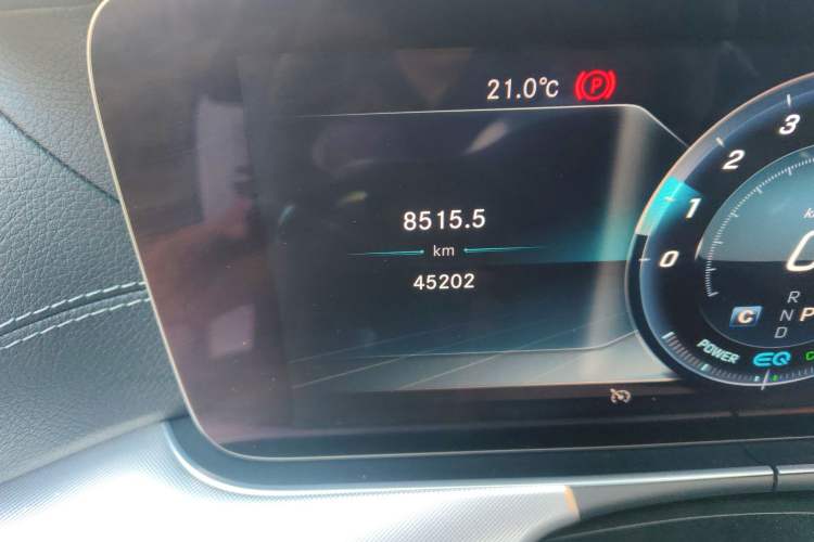 Used Mercedes-Benz E-Class 2020 E 260 Coupe Odometer Close Up