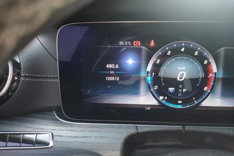 Used Mercedes-Benz E-Class 2020 Restyled E 300 L Exclusive Edition Odometer Close Up