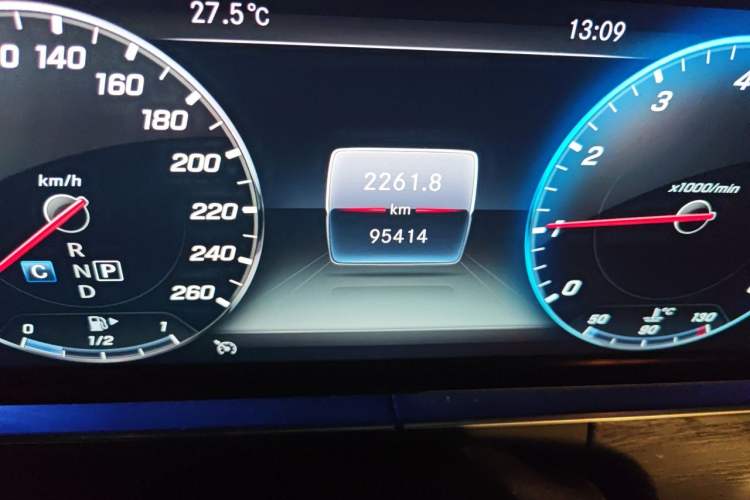 Used Mercedes-Benz E-Class 2020 Restyled E 300 L Sport Exclusive Edition Odometer Close Up