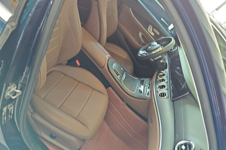 Used Mercedes-Benz E-Class 2020 Restyled E 300 L Sport Exclusive Edition Right Front Seat
